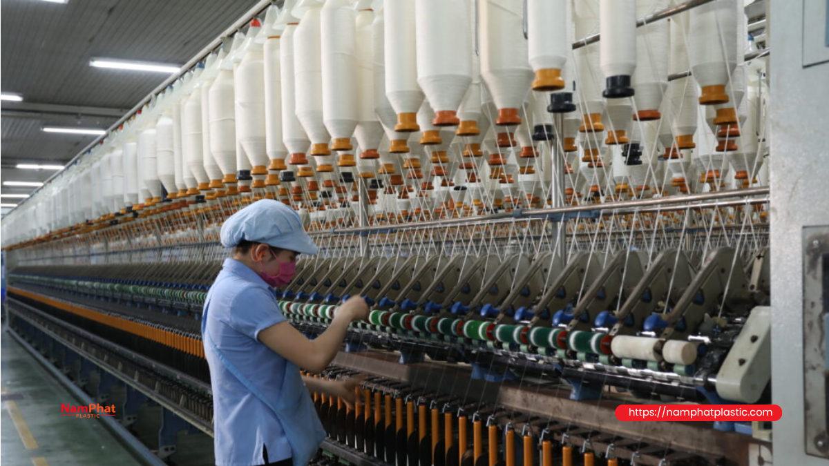 Kiểm tra mẫu sợi PE 20/1 trước khi chạy thử Kiểm tra mẫu sợi PE 20/1 trước khi chạy thử