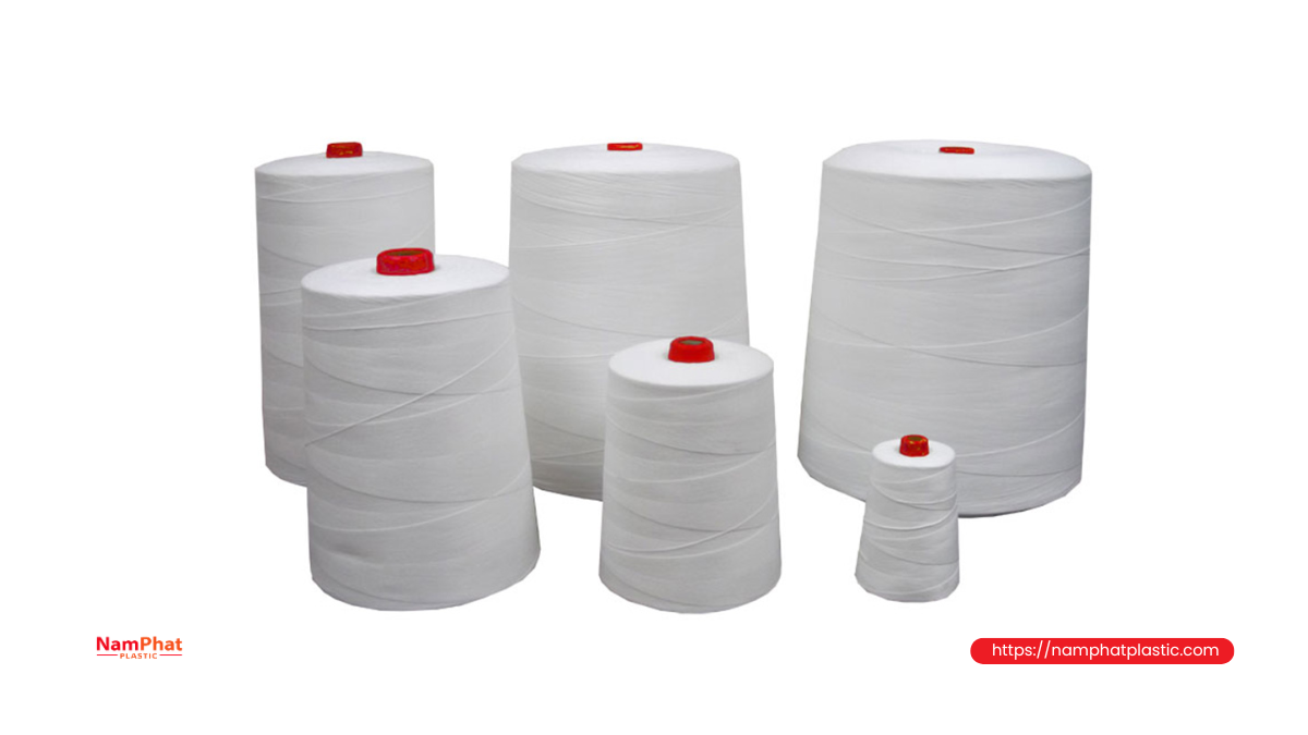 Kiểm tra ngoại quan cuộn chỉ may bao trước khi chạy thử