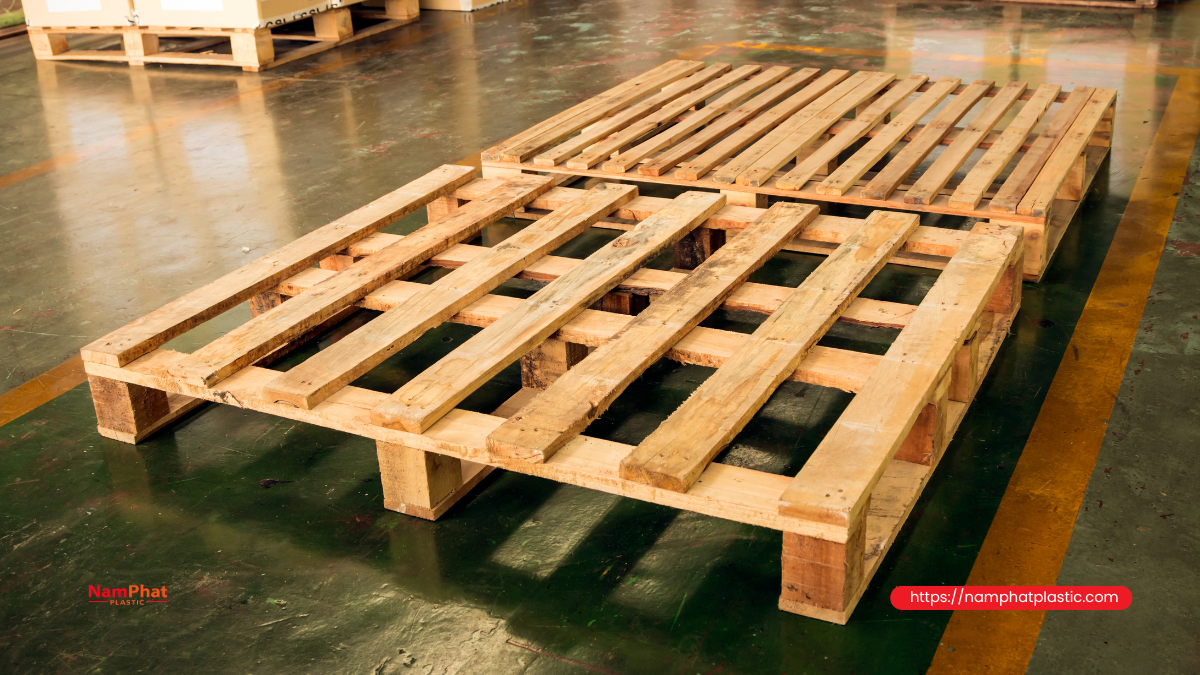 Pallet và tấm lót ảnh hưởng đến khả năng bảo vệ cuộn chỉ