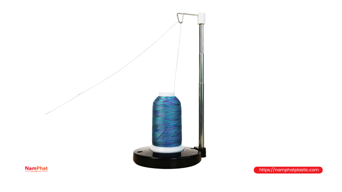 Xổ chỉ từ đỉnh cuộn chỉ Xổ chỉ từ đỉnh cuộn chỉ